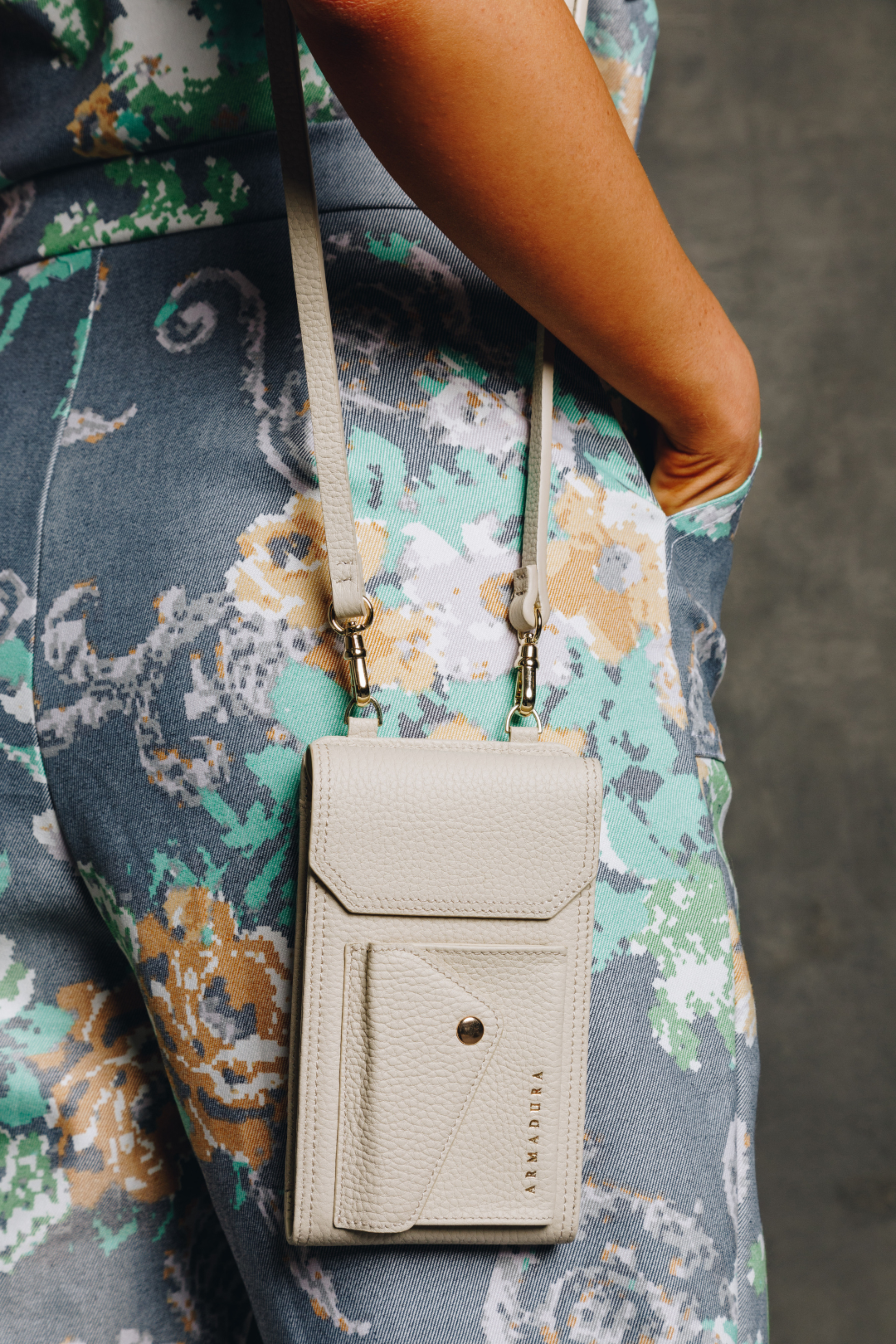 Hestia Crossbody Phone Holster Set - Créme - Crossbody Set- My Armadura