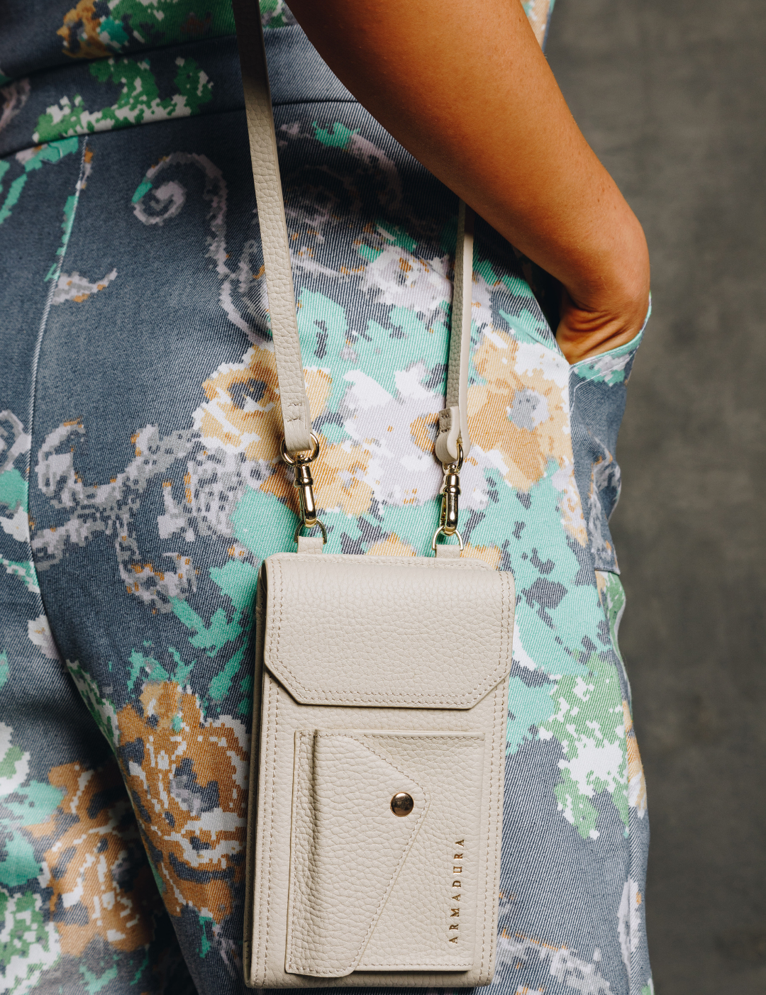 Hestia Crossbody Phone Holster Set - Créme - Crossbody Set- My Armadura